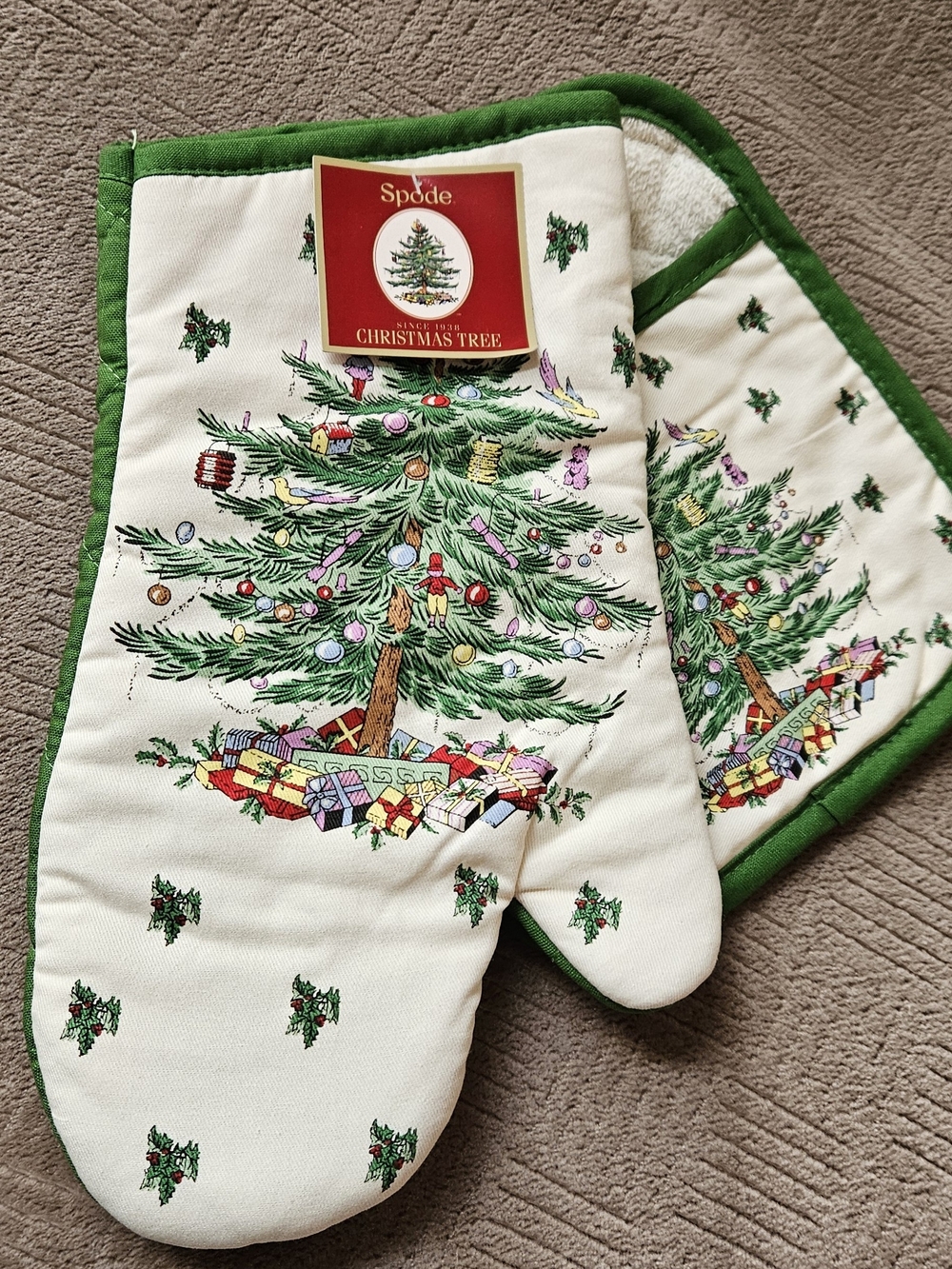 Spode Cream and Green Christmas Tree Oven Mitts